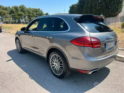 Usata Porsche Cayenne 245 CV (180 kW) 2012 Grigio SUV