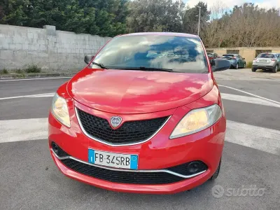 Usata Lancia Ypsilon 69 CV (50 kW) 2016 Rosso Utilitaria