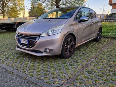 Usata Peugeot 208 Allure 114 CV (83 kW) 2013 Utilitaria