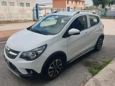 Usata Opel Karl Rocks 73 CV (53 kW) 2018 Bianco Utilitaria