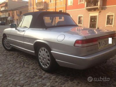 Begagnad Alfa Romeo Spider 122 HK (89 kW) 1991 Grå Cab