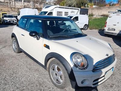 Usata Mini Cooper D 109 CV (80 kW) 2009 Bianco Utilitaria