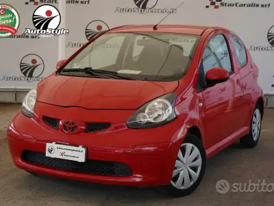 Usata Toyota Aygo Sol 68 CV (50 kW) 2007 Rosso Utilitaria