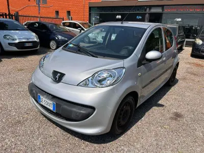 Usata Peugeot 107 68 CV (50 kW) 2006 Grigio Utilitaria