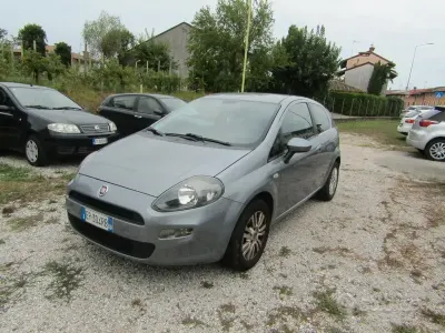 Usata Fiat Grande Punto 69 CV (50 kW) 2013 Bluazzurro Utilitaria