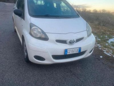 Usata Toyota Aygo Connect Style 68 CV (50 kW) 2010 Bianco Utilitaria