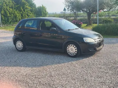 Usata Opel Corsa 69 CV (50 kW) 2004 Nero Utilitaria