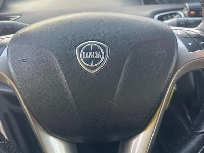 Usado Lancia Ypsilon 69 CV (50 kW) 2016 Blanco Utilitario