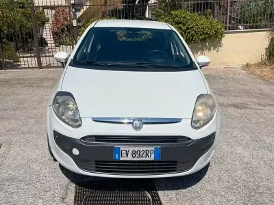 Usata Fiat Grande Punto 75 CV (55 kW) 2014 Bianco Utilitaria