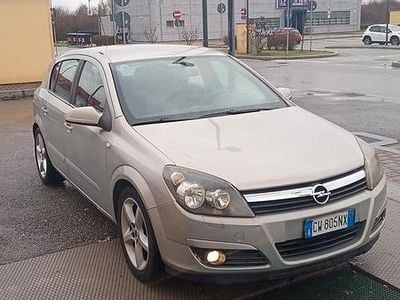 Usata Opel Astra Cosmo 101 CV (74 kW) 2005 Grigio Berlina