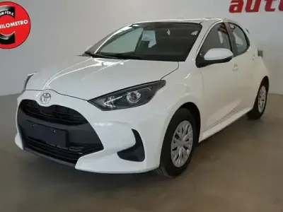 Nuova Toyota Yaris Hybrid Active 92 CV (67 kW) 2026 Bianco Berlina