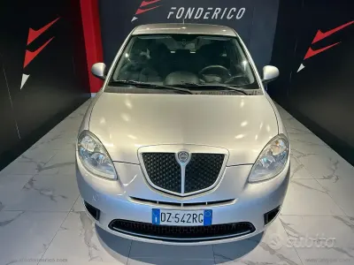 Gebraucht Lancia Ypsilon 60 PS (44 kW) 2010 Grau Kleinwagen