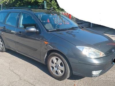 Usata Ford Focus 116 CV (85 kW) 2002 Grigio Station wagon