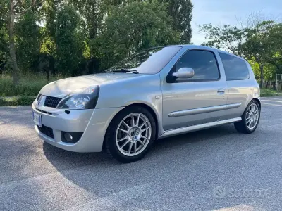 Usata Renault Clio II 179 CV (131 kW) 2004 Grigio Berlina