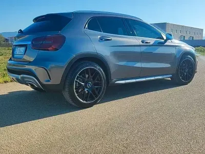 Usata Mercedes GLA200 136 CV (100 kW) 2015 Grigio SUV