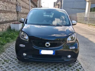 Begagnad Smart ForFour Passion 71 HK (52 kW) 2016 Svart Halvkombi