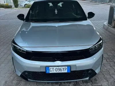 Usata Opel Corsa GS Line 75 CV (55 kW) 2024 Grigio Utilitaria