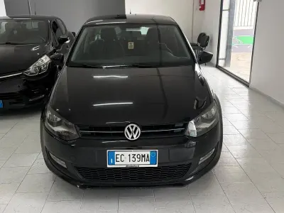 Käytetty VW Polo Highline 75 HP (55 kW) 2010 Musta Viistoperä