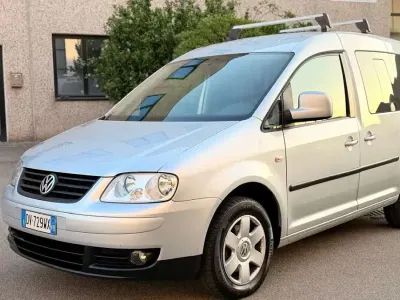 Usata VW Caddy 105 CV (77 kW) 2009 Argento Monovolume