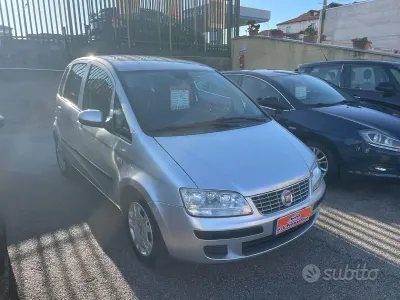Usata Fiat Idea 95 CV (69 kW) 2011 Grigio Monovolume