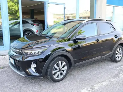 Używany Kia Stonic Style 84 KM (61 kW) 2023 Czarny SUV