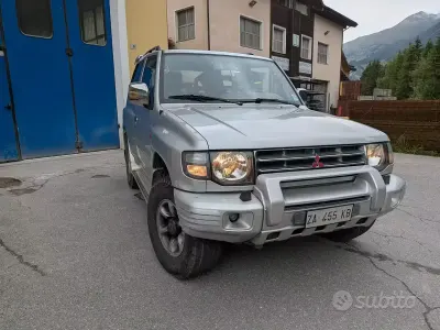 Usata Mitsubishi Pajero Top 125 CV (91 kW) 1999 Grigio SUV