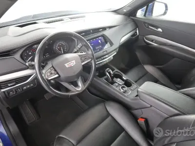 Usata Cadillac XT4 174 CV (127 kW) 2022 Wave blue SUV