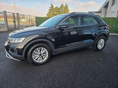 Usata VW T-Roc Life 110 CV (80 kW) 2023 Nero SUV
