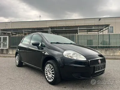 Usata Fiat Grande Punto 69 CV (50 kW) 2012 Nero Utilitaria