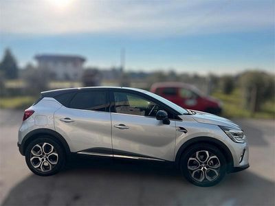 Usata Renault Captur Evolution 94 CV (69 kW) 2022 Grigio SUV