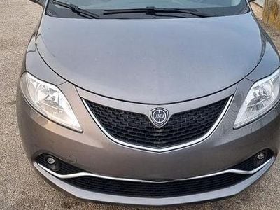 Gebraucht Lancia Ypsilon 69 PS (50 kW) 2018 Grau Kleinwagen