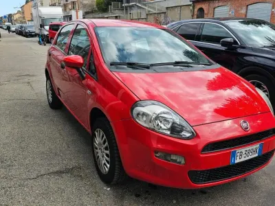 Usata Fiat Punto Street 69 CV (50 kW) 2015 Rosso Utilitaria