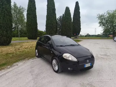 Usado Fiat Grande Punto 77 HP (56 kW) 2010 Preto Citadino
