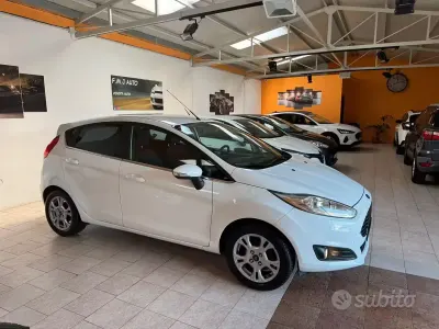 Usata Ford Fiesta 100 CV (73 kW) 2016 Bianco Utilitaria