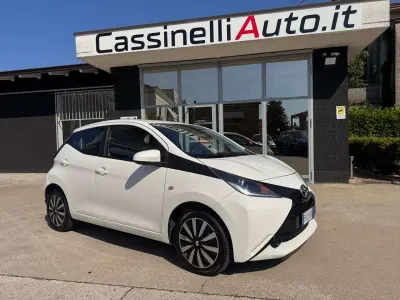 Usata Toyota Aygo X-Black 69 CV (50 kW) 2017 Bianco Utilitaria