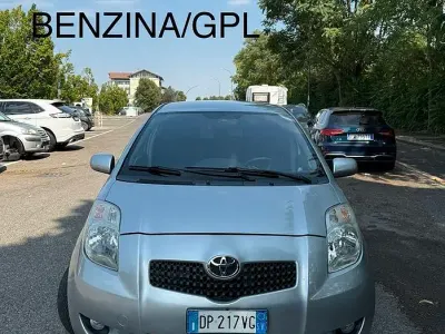 Usata Toyota Yaris 87 CV (63 kW) 2008 Bluazzurro Utilitaria