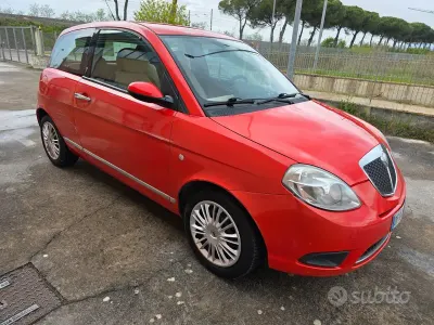 Usata Lancia Ypsilon 60 CV (44 kW) 2006 Arancione Utilitaria