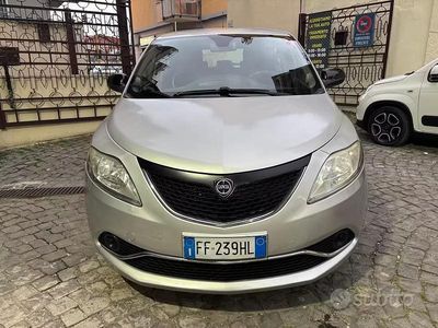 Usata Lancia Ypsilon Platinum 69 CV (50 kW) 2016 Grigio Utilitaria