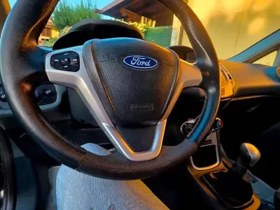 Usata Ford Fiesta Titanium 97 CV (71 kW) 2010 Grigio Berlina
