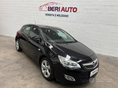 Usata Opel Astra 115 CV (84 kW) 2010 Nero Berlina