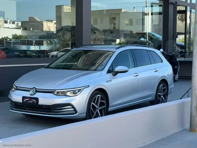 Usata VW Golf VIII Style 116 CV (85 kW) 2021 Grigio Station wagon