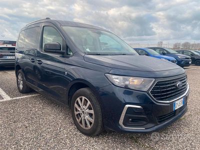 Usata Ford Tourneo Connect Titanium 122 CV (89 kW) 2023 Blu Monovolume