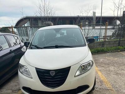 Usata Lancia Ypsilon 69 CV (50 kW) 2014 Bianco Utilitaria