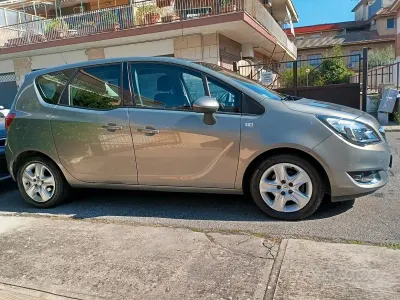 Usata Opel Meriva 101 CV (74 kW) 2015 Grigio Monovolume
