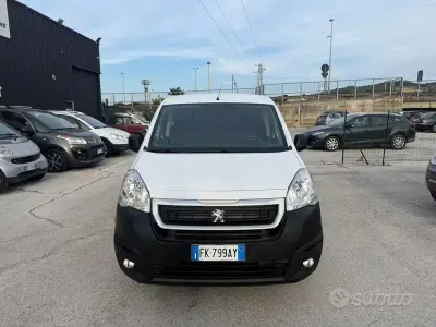 Usata Peugeot Partner Premium 99 CV (72 kW) 2017 Bianco Monovolume
