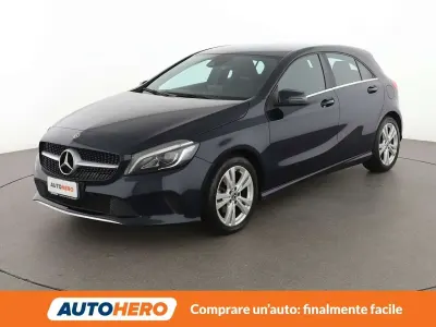 Usata Mercedes A180 109 CV (80 kW) 2017 Blu/azzurro Utilitaria