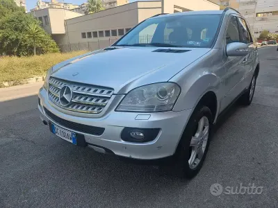 Usata Mercedes ML320 224 CV (164 kW) 2007 Grigio SUV