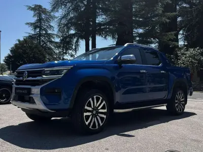 Usata VW Amarok Aventura 241 CV (177 kW) 2024 Blu Pick-up