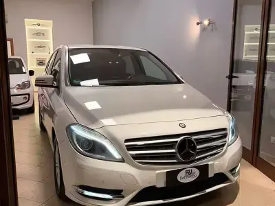 Usata Mercedes B180 Executive 109 CV (80 kW) 2014 Bianco Utilitaria