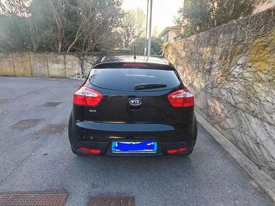 Usata Kia Rio 95 CV (69 kW) 2012 Nero Berlina